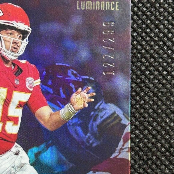 2025 Luminance Patrick Mahomes II Gold Parallel /299 SP Kansas City Chiefs - Picture 2 of 3